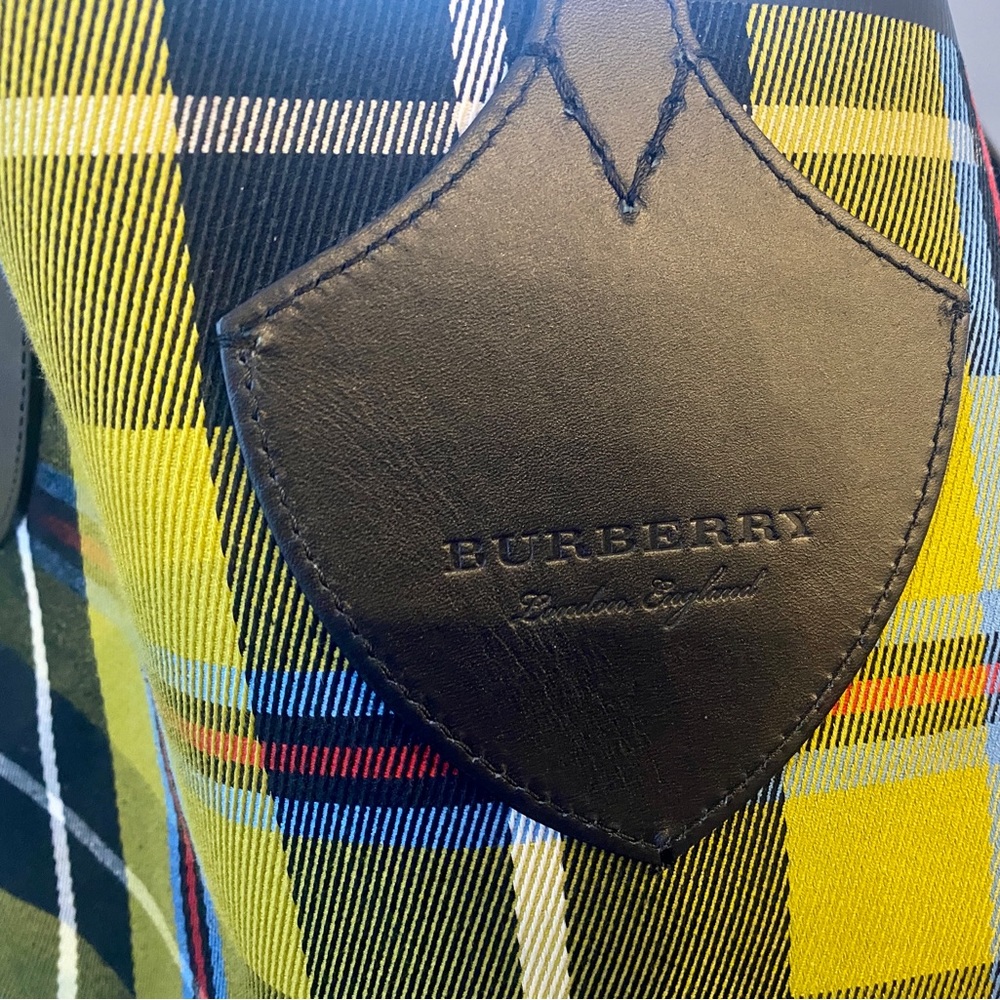 NWT Authentic Burberry Reversible Giant Tote - Picture 4 of 5